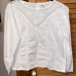 FEMININE WHITE BLOUSE WITH EMBROIDERED BODICE
